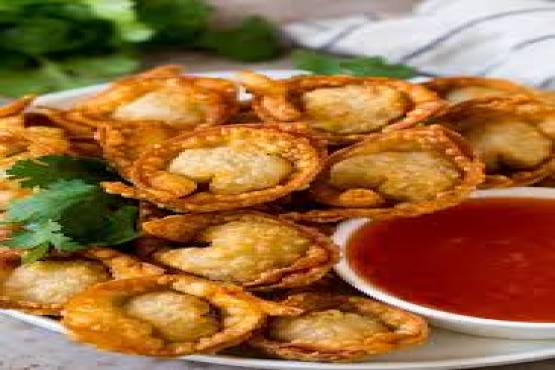 Fried Chicken Wonton with Sauce;